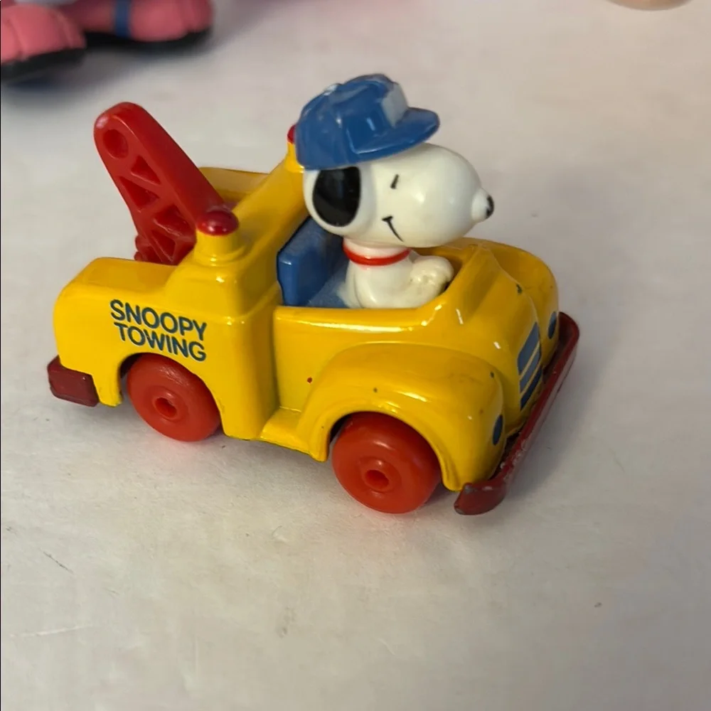 McDonald's Happy Meal Toy Set with Energizer Bunny and More - Picture 3 of 6